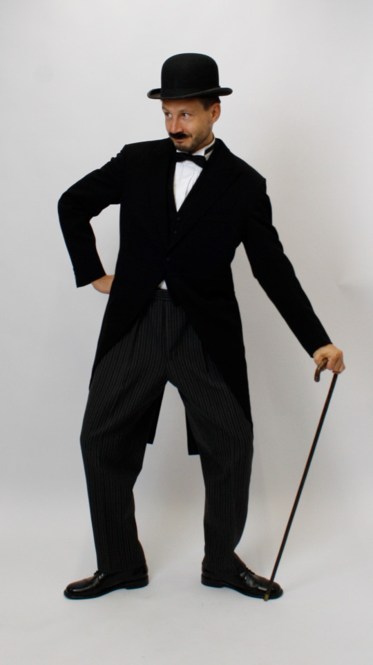 Lady Charlie Chaplin | Charlie chaplin costume, Chaplin, Character outfits
